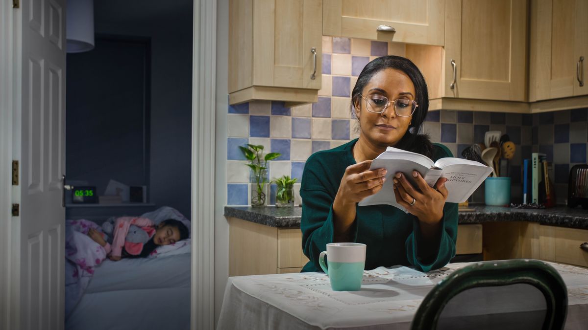 Ан лыԥҳа дыцәанаҵы ашьжьымҭан шаанӡа Абиблиа даԥхьоит.