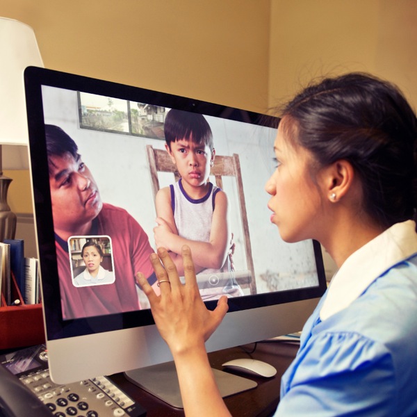 Si Marilyn na nakikipag-video chat ki James asin Jimmy