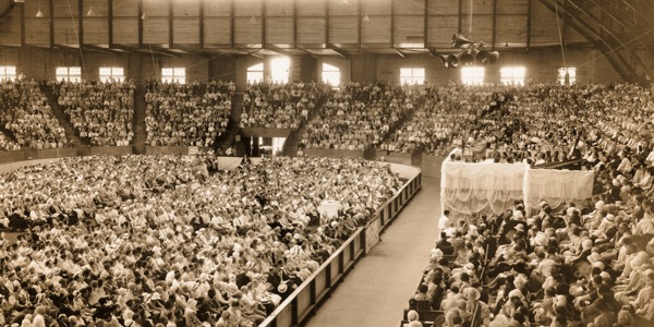 An kumbensiyon kan Mga Estudyante sa Bibliya kan 1931 kun sain inako an pangaran na Mga Saksi ni Jehova