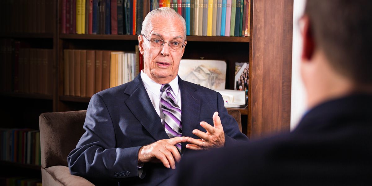 Si Joel Adams.