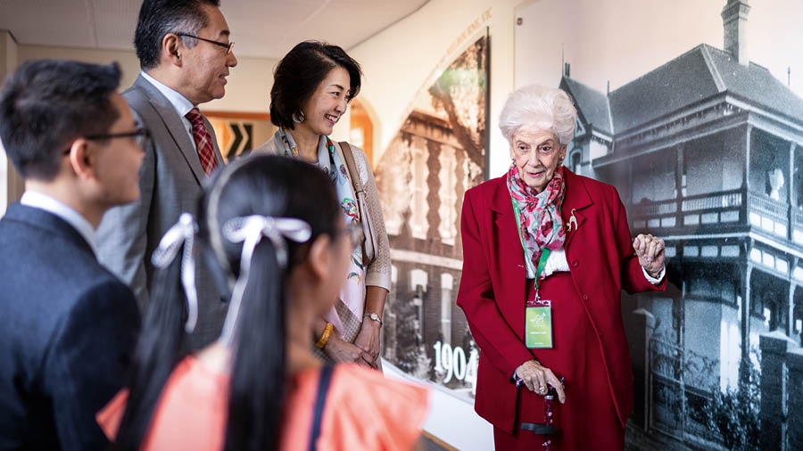 Kathleen gha viọ ẹgbẹe ọkpa lẹga e Bẹtẹl.