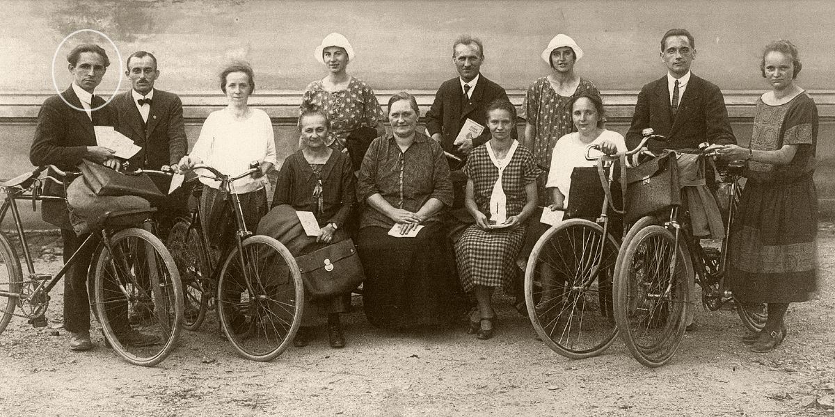 ইউহানেস রাউথ একটা দলের সগ ক্ষেত্রর পরিচর্যার জন্য মিলিত হয়েছন