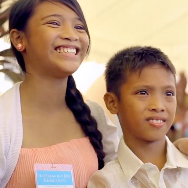 Si Sheryl ug ang iyang naluwas nga igsoong si John