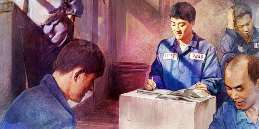 弟兄在監獄裡研讀聖經