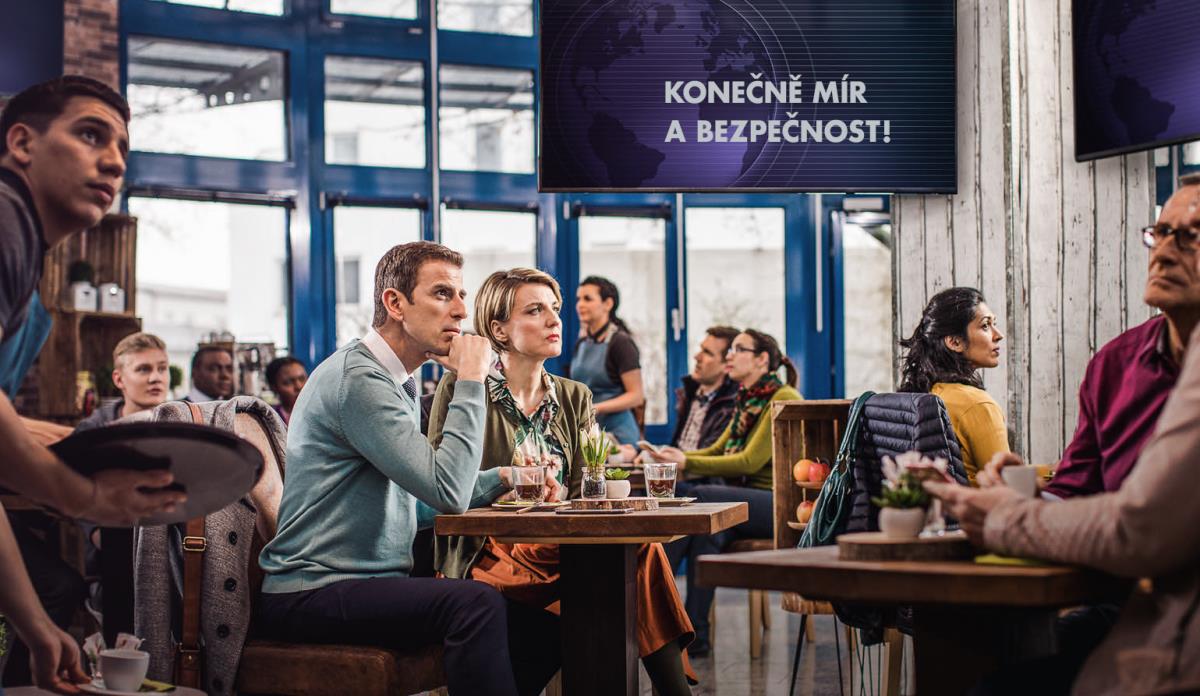 Zákazníci bistra jsou překvapení, když se v televizi objeví zpráva o vyhlášení „míru a bezpečnosti“, ale dvojice svědků se nedá oklamat