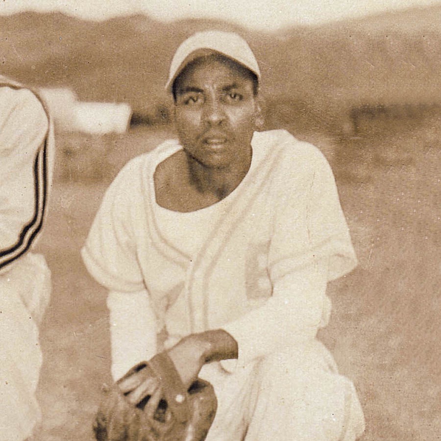 Mladý Samuel Hamilton v baseballovém dresu