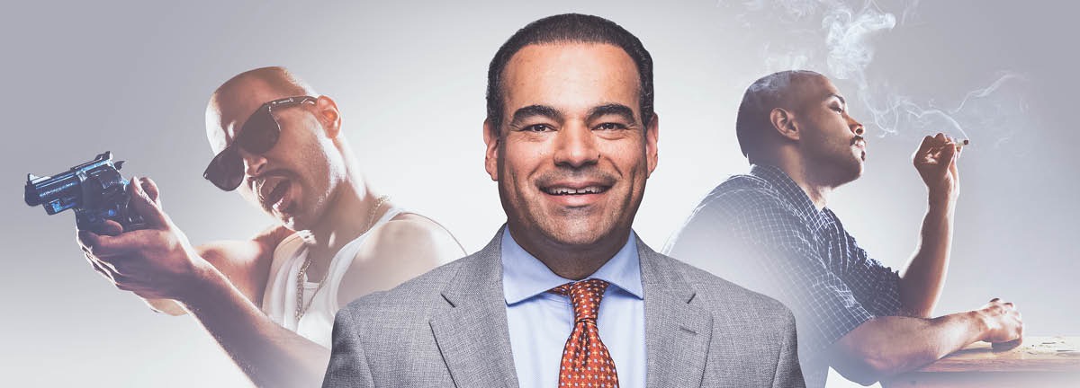 En el pasado, Ricardo usando armas y fumando. Ricardo ahora es testigo de Jehová