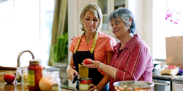 Una suegra a la que no le gusta cómo cocina su nuera