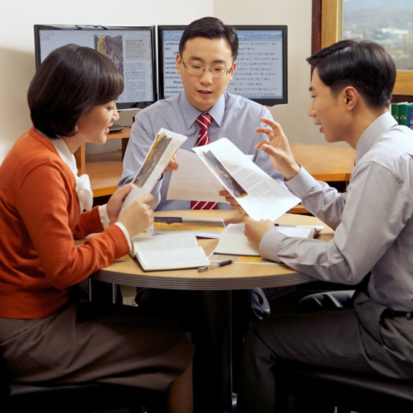 Un equipo de traductores en Corea del Sur