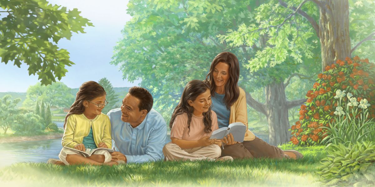 Una familia usa la Biblia mientras estudia el libro Lecciones que aprendo de la Biblia