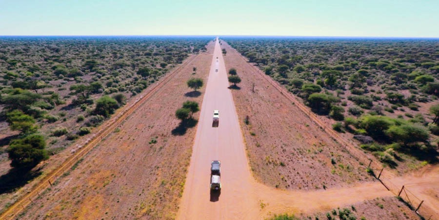 Vehículos viajando por territorio no asignado en Namibia