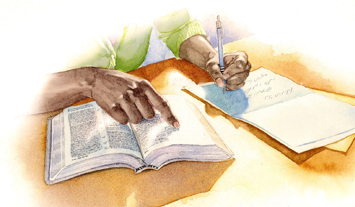 Alguien escribiendo un texto bíblico animador en una tarjeta