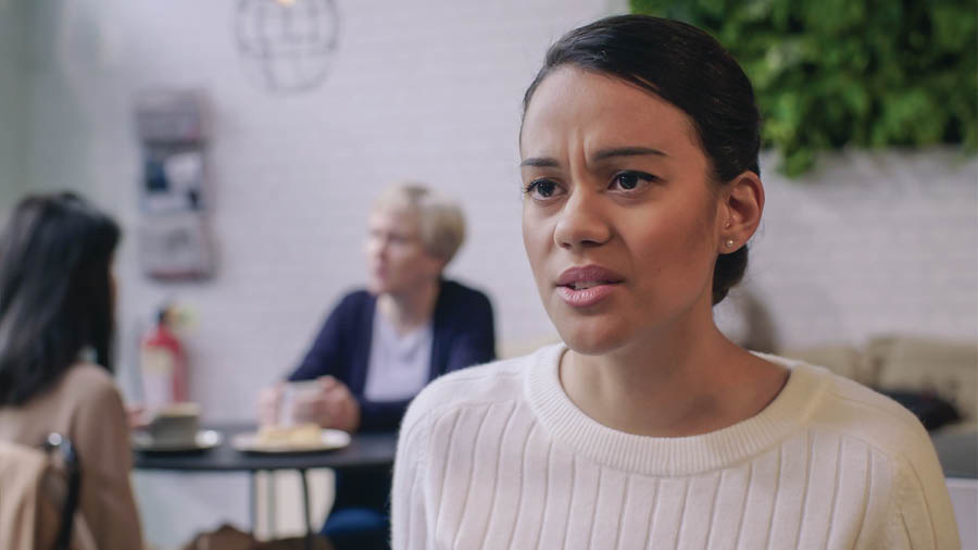 Una imagen del video La alegría de hacer discípulos. Mejoremos nuestras habilidades: Mostremos empatía. Rita escucha con empatía.