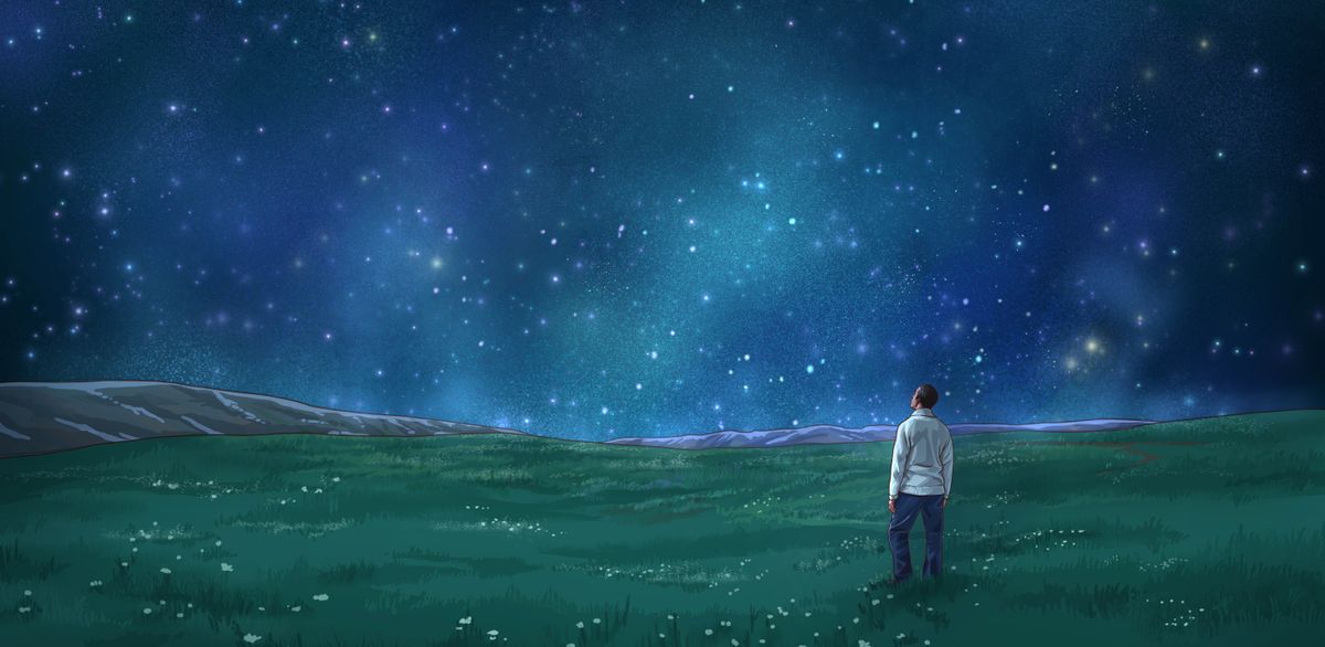 Un hermano observa el cielo lleno de estrellas.