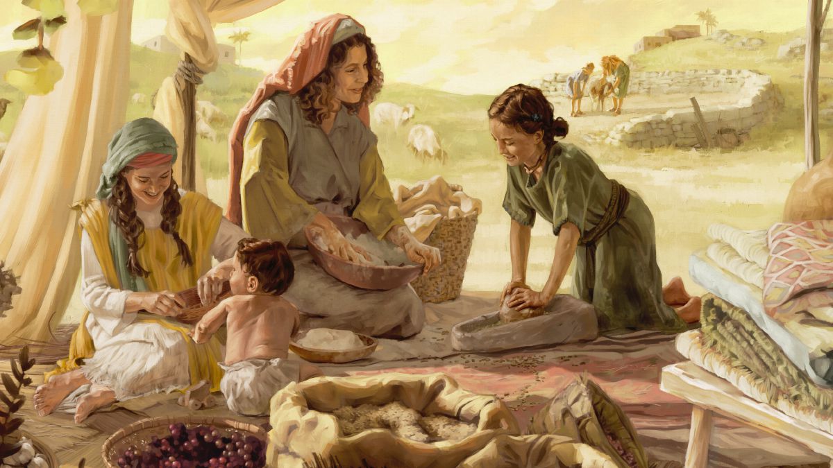 Una madre conversa con sus hijas mientras preparan juntas la comida. Al fondo, el padre enseña a su hijo a cuidar de las ovejas