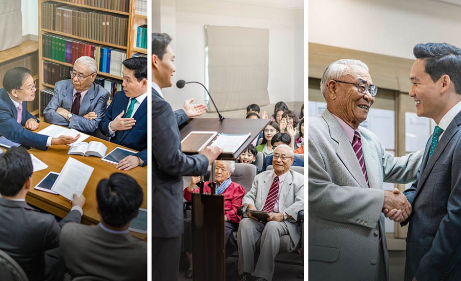 Serie de imágenes: 1. En una reunión del cuerpo de ancianos, le encargan a un anciano de más edad que capacite a otro más joven para dirigir el Estudio de La Atalaya. 2. El anciano más joven dirigiendo el Estudio de La Atalaya mientras el de más edad está sentado y escucha con atención. 3. El anciano de más edad estrechándole la mano al más joven y felicitándolo.