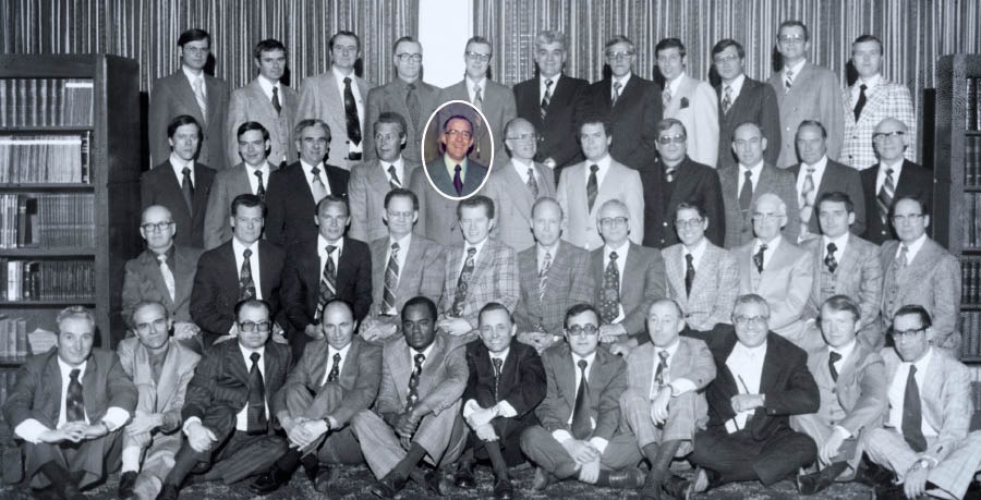 Léonce Crépeault con otros superintendentes viajantes en 1977 en una reunión en Toronto (Canadá).