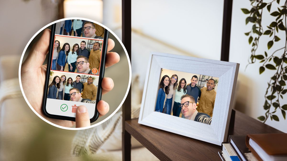 Izquierda: un hermano tiene en su teléfono varias fotos de un grupo de hermanos y hermanas, y está borrando una de las fotos. Derecha: una estantería con una foto enmarcada del mismo grupo.