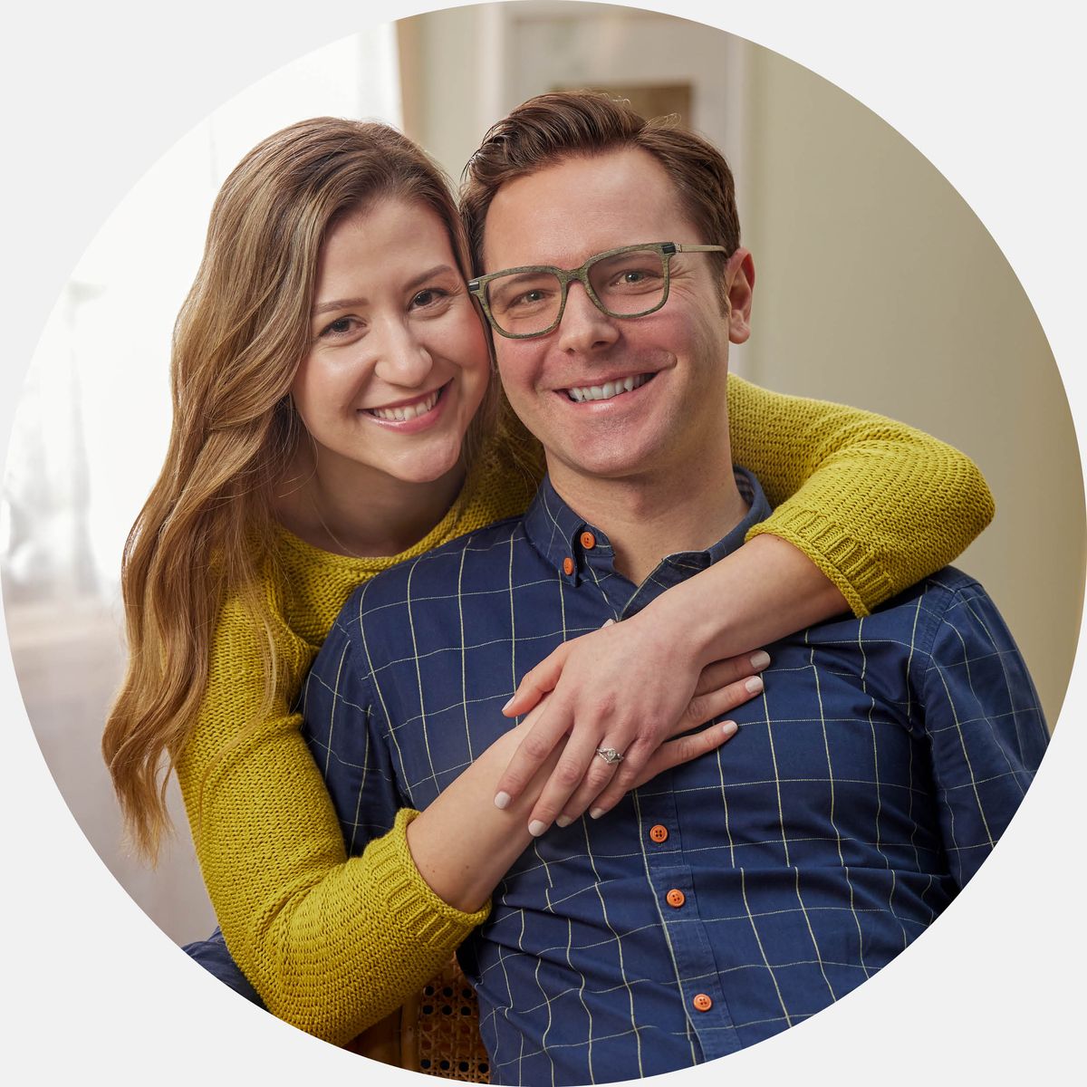 La hermana y su esposo, ahora felices.