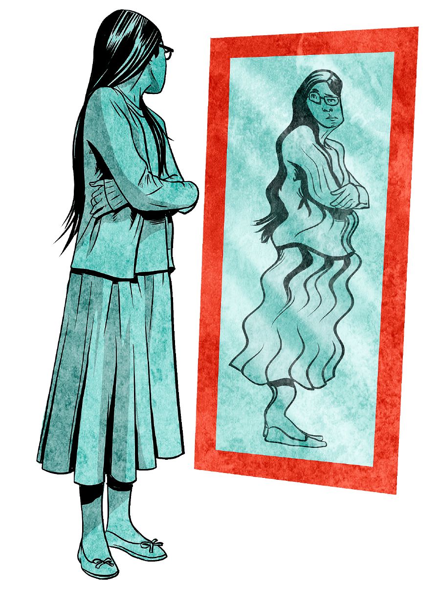 Una adolescente se mira en el espejo y ve una imagen de sí misma distorsionada y con sobrepeso