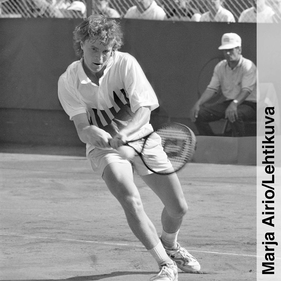 Veli Paloheimo jugando al tenis cuando era joven