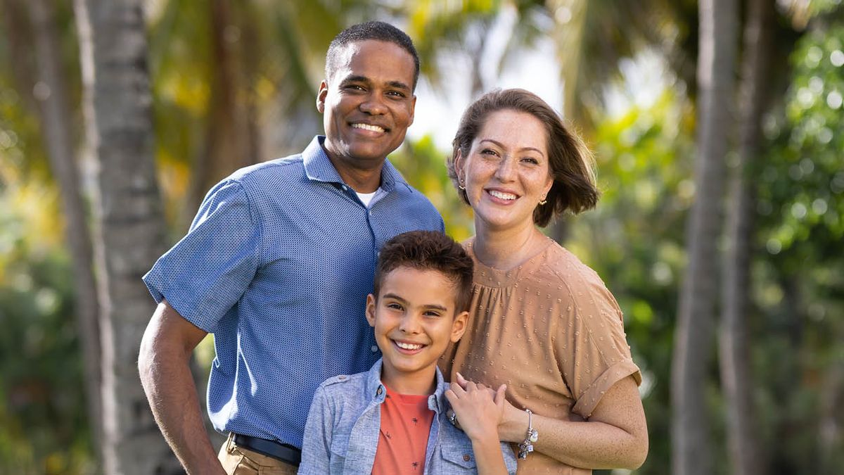 Rachel con su esposo, Jaser, y su hijo, Connor.