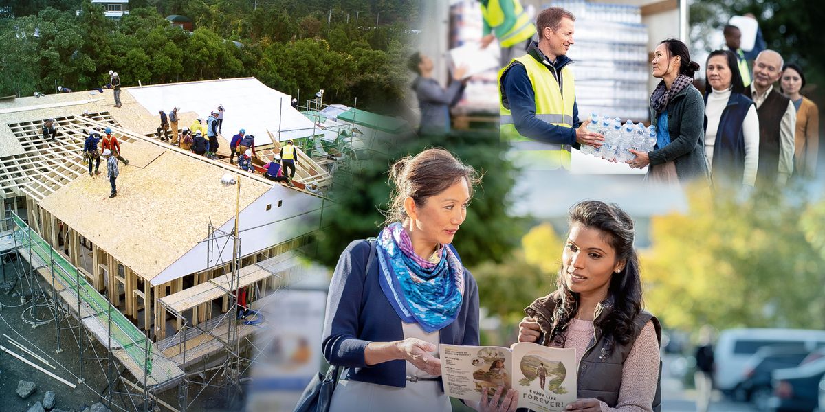 Serie de fotos: Algunas labores religiosas y humanitarias que los testigos de Jehová hacen gracias a las donaciones. 1. Un grupo de Testigos construye un Salón del Reino. 2. Un voluntario reparte botellas de agua a personas que lo necesitan. 3. Cerca de un carrito de publicaciones, una Testigo habla con una mujer y le enseña el folleto “Disfrute de la vida”.