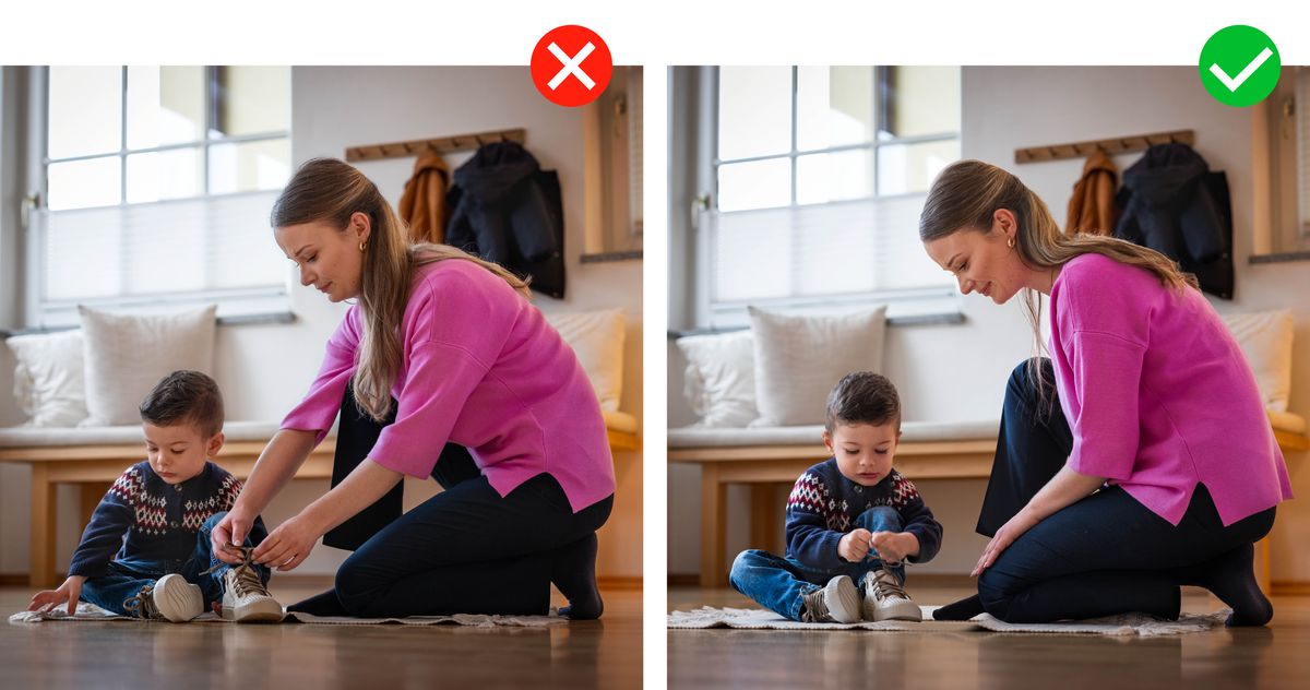 Fotos de una madre con su hijo. 1. La madre le amarra a su hijo los cordones de los zapatos. 2. La madre se sienta junto a su hijo mientras él mismo se amarra sus cordones.