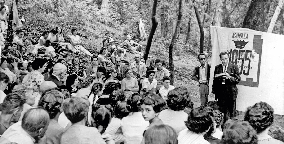 El hermano Franz discursando en un bosque.