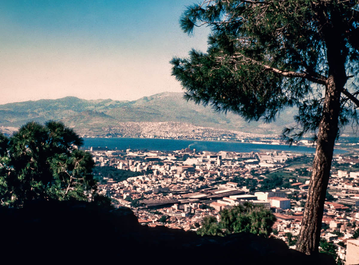 [Εικόνα στη σελίδα 946]