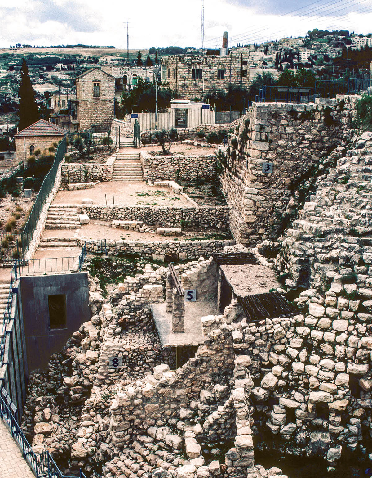 [Εικόνα στη σελίδα 951]