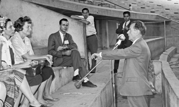 F. W. Franz addressing missionaries at a convention
