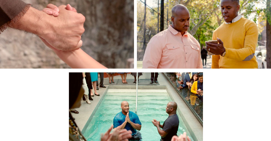 پير جماعت در حال صحبت با كسی؛‏ دست در دست كسی ديگر؛‏ غسل تعميد