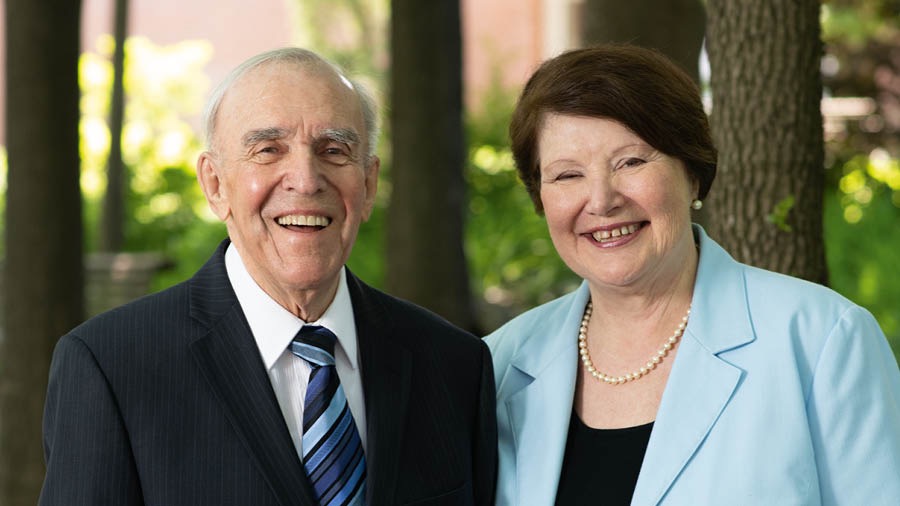 لِئونس كِرِپو و همسرش كارولين