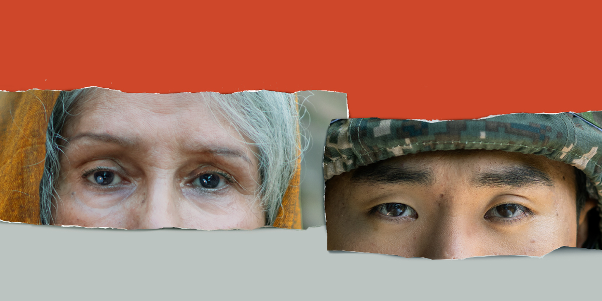 مجموعه تصاویر:‏ ۱)‏ یک عکس پاره شده که فقط قسمت بالای صورت یک سرباز را نشان می‌دهد.‏ ۲)‏ یک عکس پاره شده که فقط قسمت بالای صورت یک خانم سالخورده را نشان می‌دهد.‏