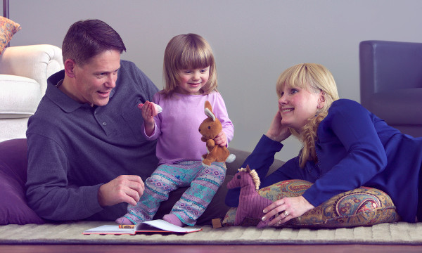 Vanhemmat ja heidän pikkutyttönsä