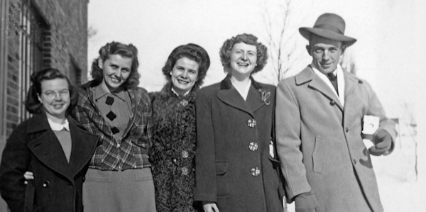 Mildred Olson ja neljä muuta saman Gilead-kurssin oppilasta