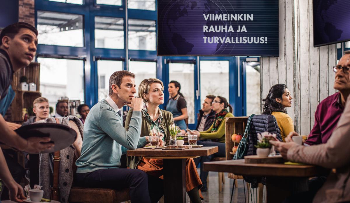 Kahvilan asiakkaat yllättyvät, kun television uutislähetyksessä kerrotaan ”rauhan ja turvallisuuden” julistuksesta, mutta todistajapariskuntaa se ei johda harhaan