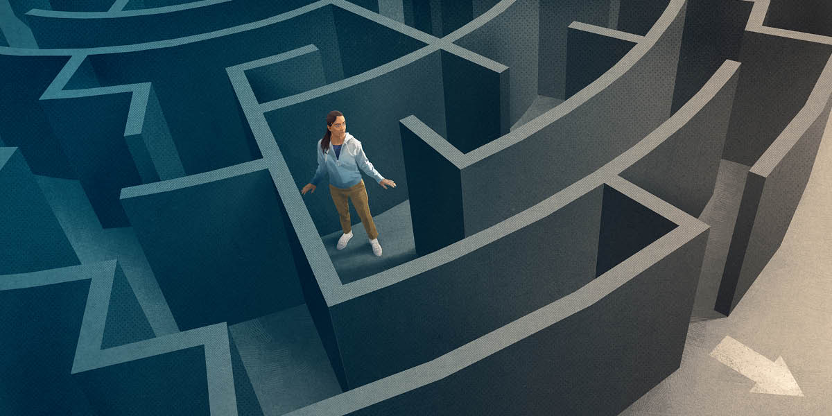 Une adolescente cherche la sortie d’un labyrinthe.