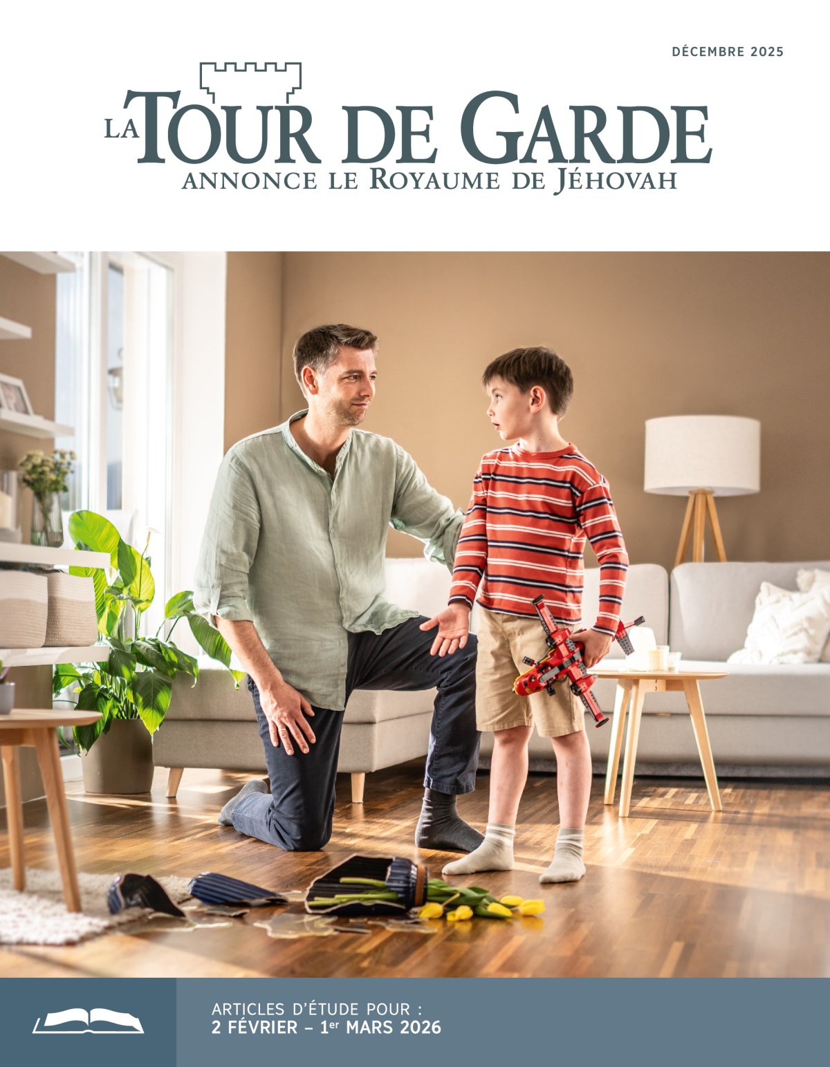 Un père écoute patiemment son jeune fils lui expliquer qu’il a involontairement cassé un vase contenant des fleurs en jouant avec son avion.