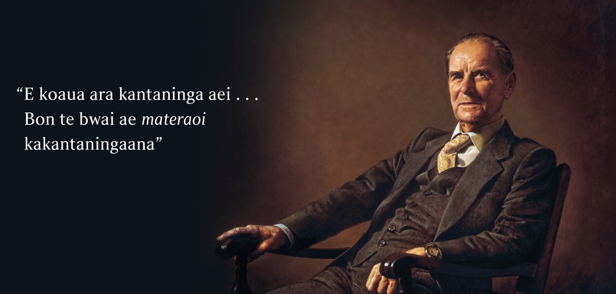 Brother Frederick Franz. Ao te koroboki i rarikina ae kangai, “E koaua ara kantaninga aei . . . Bon te bwai ae materaoi kakantaningaana.”