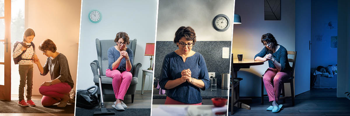 Serie de imaxes: Unha irmá orando en diferentes momentos do día. 1. Coa súa filla pequena antes de que marche á escola. 2. Nun descanso que fai mentres limpa a súa casa. 3. Pola tarde. 4. Despois de que a súa filla vaia durmir.