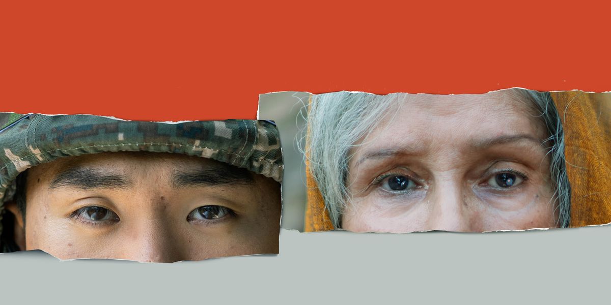 Collage: 1. Ein zerrissenes Foto, das die obere Gesichtshälfte eines Soldaten zeigt. 2. Ein zerrissenes Foto, das die obere Gesichtshälfte einer älteren Frau zeigt.