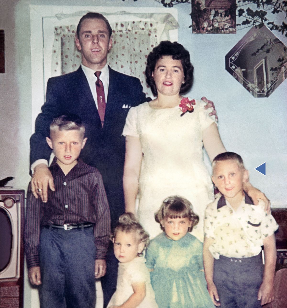 Franco de pequeño con sus padres y sus hermanos.