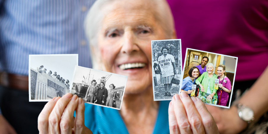 Wata tsohuwar ‘yar’uwa tana rike da hotunan kanta da ke nuna yadda ta saka hannu a fannoni dabam-dabam na wa’azi