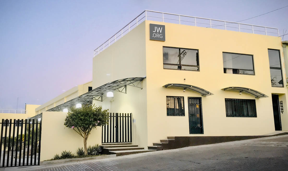 משרד התרגום המרוחק לטוחולאבאל במקסיקו לאחר השלמת הבנייה.‏