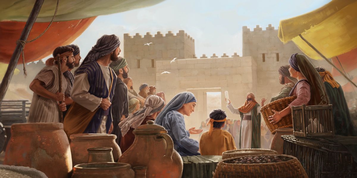 קבוצה של אנשים מבני ישראל מקשיבה לכוהן ליד שער העיר.‏ הוא מחזיק מגילה.‏