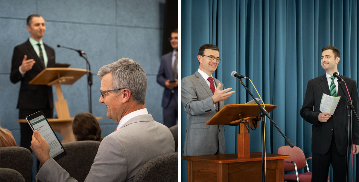 סדרת תמונות:‏ 1.‏ זקן קהילה בשנות ה־40 לחייו נהנה להדריך את שיעור ”‏המצפה”‏ בזמן שאח צעיר ממנו שמח להיות קריין בשיעור ”‏המצפה”‏.‏ 2.‏ כמה שנים לאחר מכן,‏ האח המבוגר יותר יושב בקהל ונהנה משיעור ”‏המצפה”‏ בזמן שהאח הצעיר יותר מדריך את התוכנית.‏