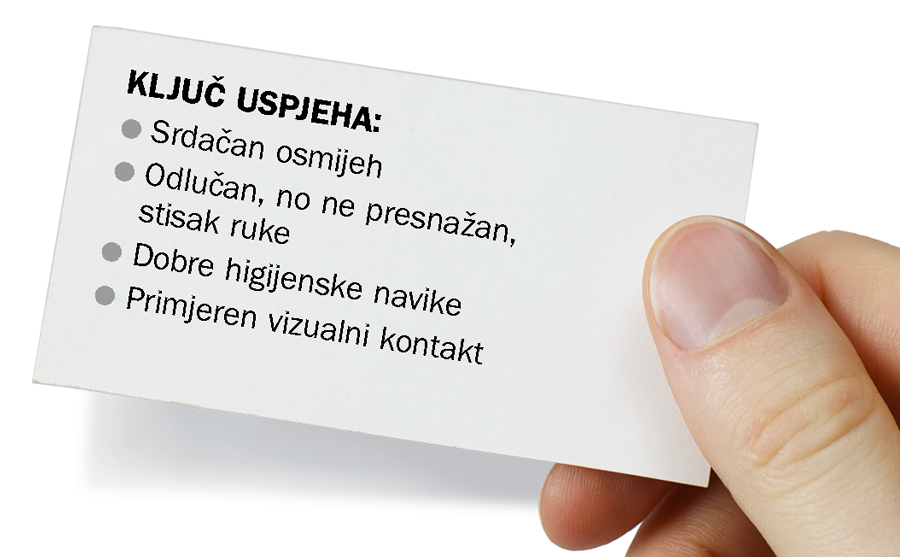 Ruka drži komad papira