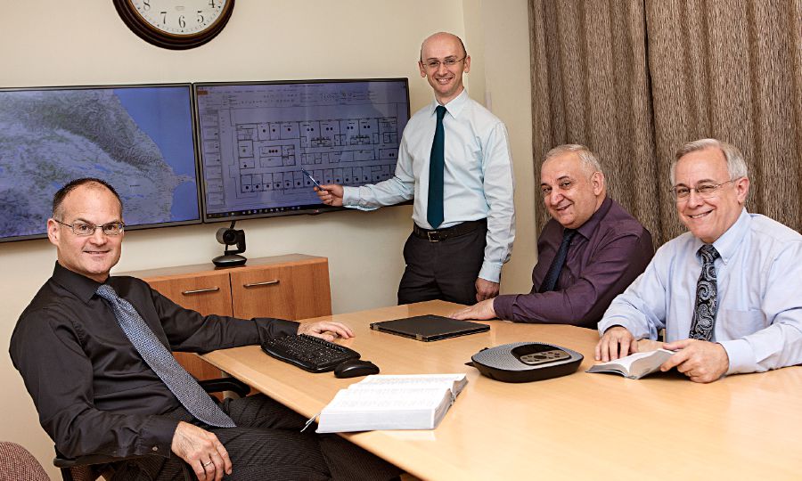 Komite filyal Jòji a: Wayne Tomchuk, Levani Kopaliani, Joni Shalamberidze, Michael E. Jones.
